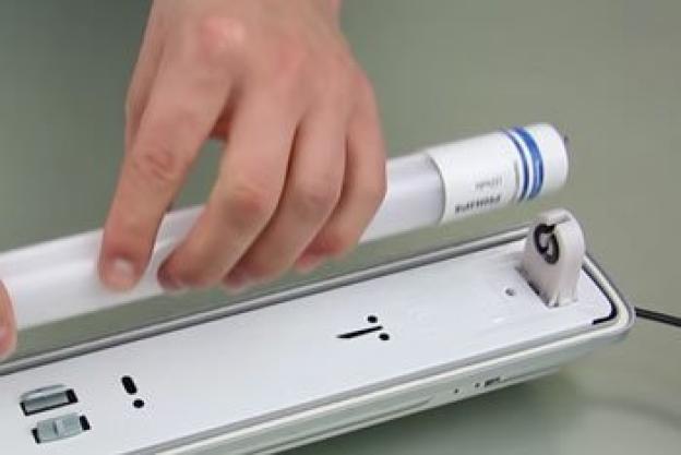 How to install a LED TL T8 tube with an electronic ballast.